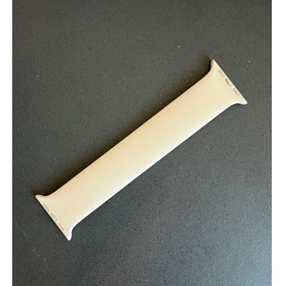 Apple Watch Solo Loop Band‎ 45mm Starlight Beige Size 4 Liquid Silicone